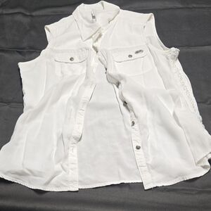 Harley-Davidson Cream Sleeveless Boxy Top with Mandarin Collar
